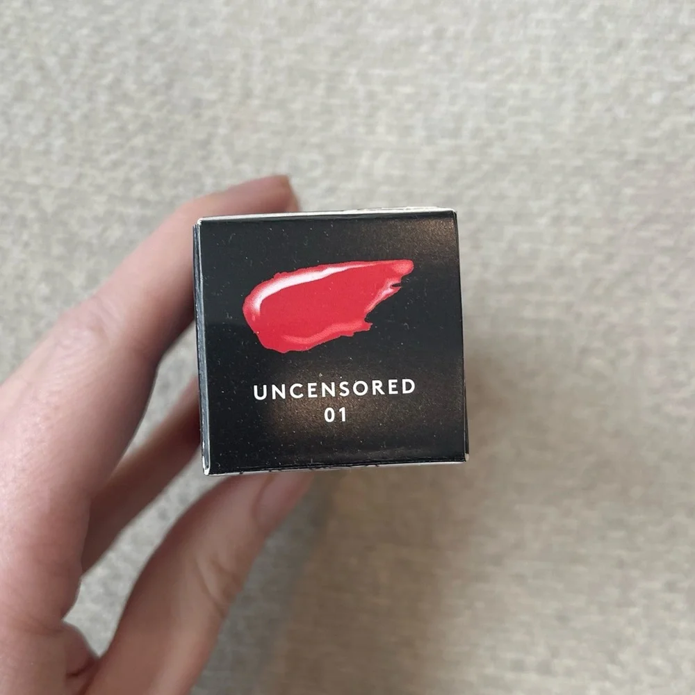 Fenty Beauty by Rihanna STUNNA LIP PAINT in Uncensored - Picture 13 of 13